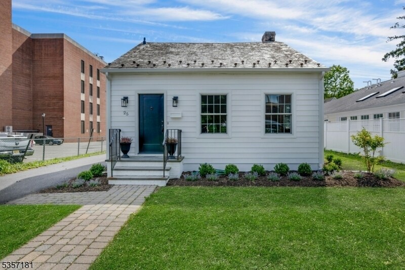 Primary Photo - 25 Maple Ave