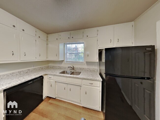 Foto del edificio - 713 Kingman Rd
