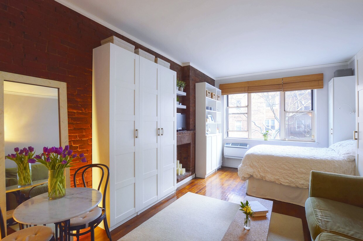 Foto principal - 328 E 77th St