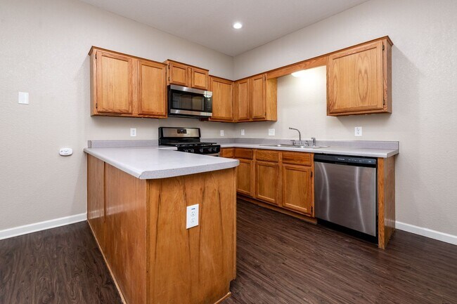Foto del edificio - Remodeled 2 Bedroom Duplex in Rogers AR – Pet Friendly, Private Community