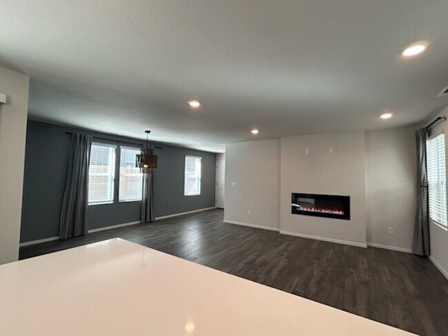 Foto del edificio - Brand New Construction! 3 bed/2.5 ba Townhome w/Updated Features!