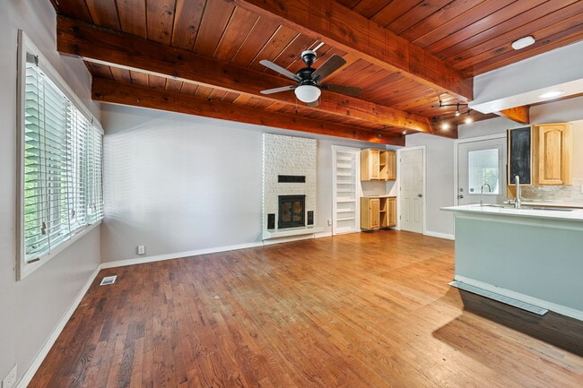 Building Photo - 15 Oak Pl