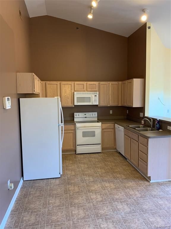 Building Photo - 14496 Vauxhall Dr