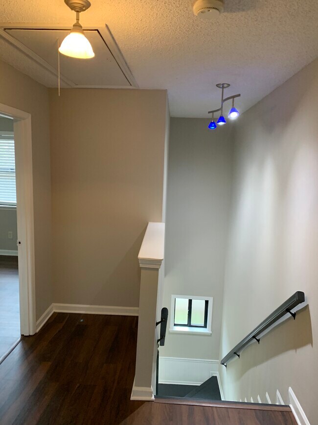 Building Photo - 1101 Pine Tree Dr