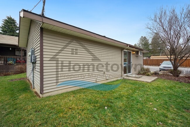 Building Photo - 1 Bedroom 1 Bath Cottage with Off Street P...