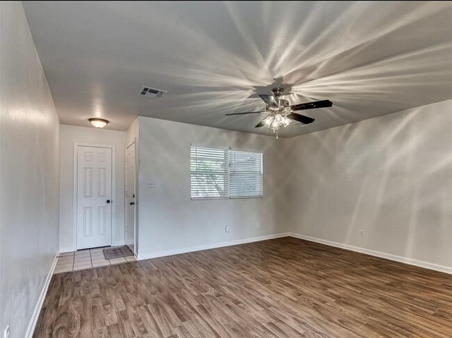 Foto del edificio - 1218 E Boyd St