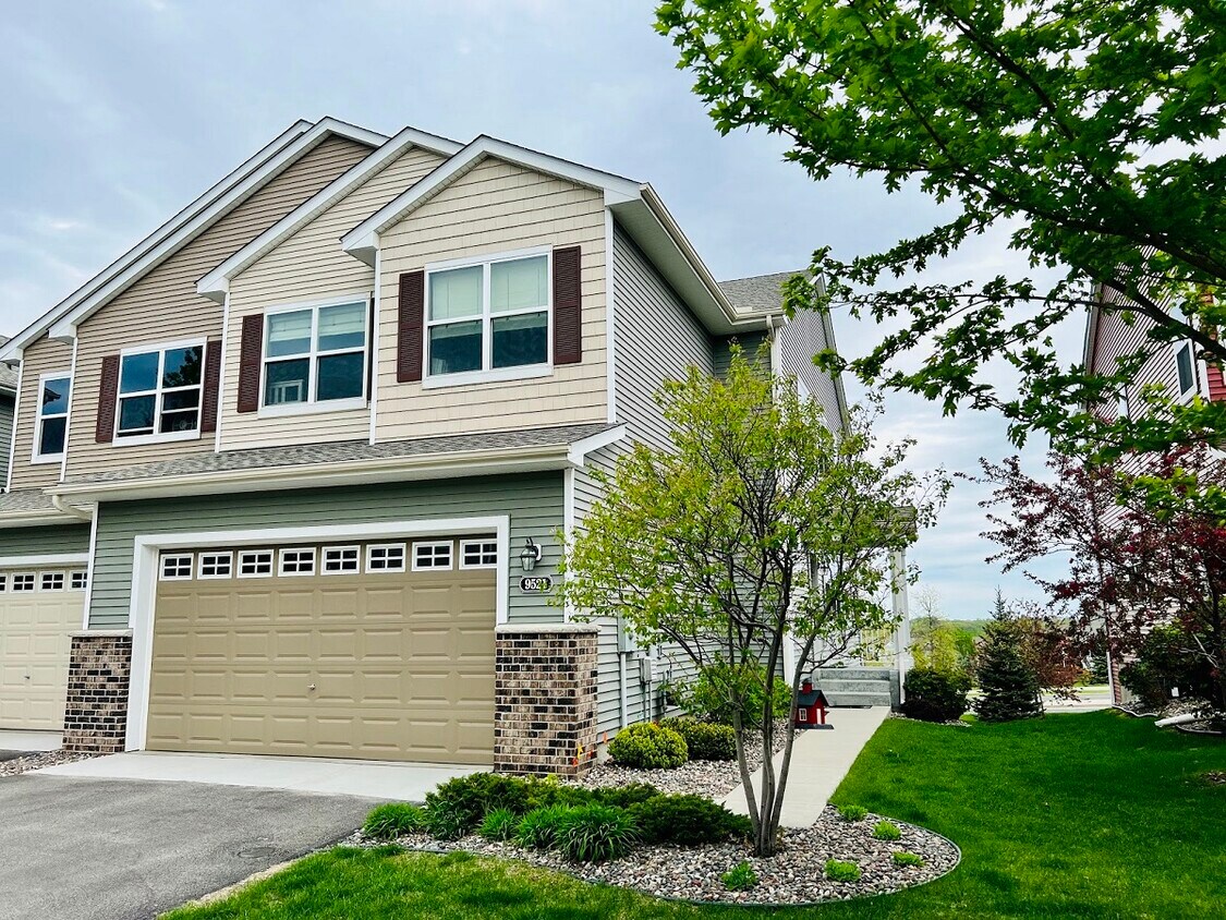 9521 Roosevelt Dr, Chanhassen, MN 55317 Townhouse for Rent in