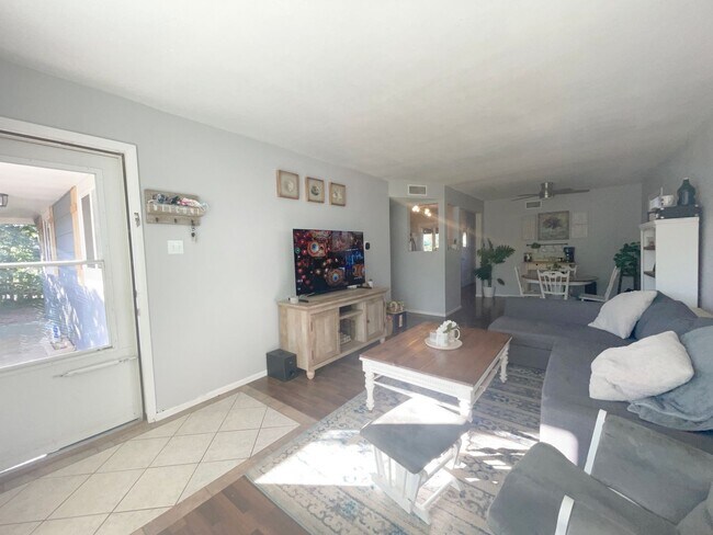 Building Photo - IMPROVED PRICE!!!!!!  Gorgeous 3 bedroom r...