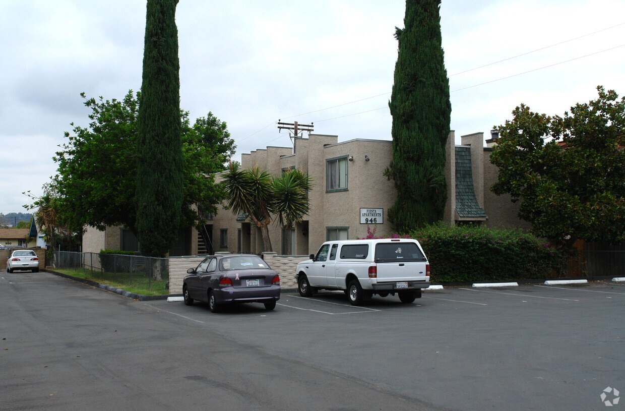 Foto del edificio - The Fiesta Apartments