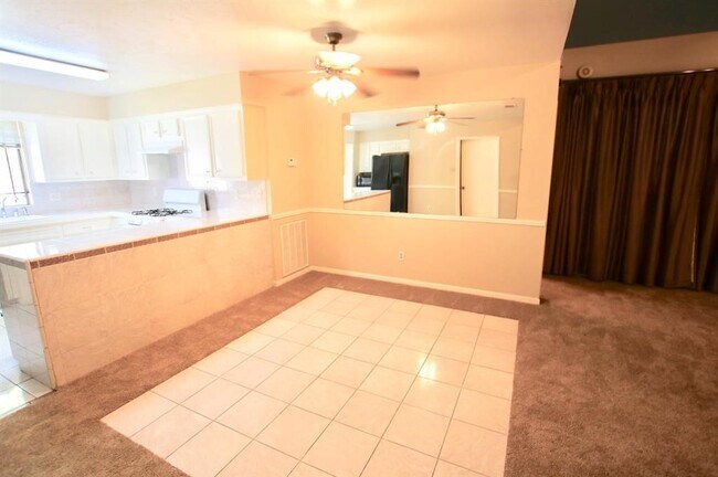 Foto del edificio - 7862 Split Oak Dr