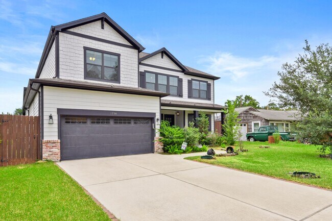 Foto del edificio - Timeless Elegance in Oak Forest: A Stylish...