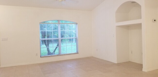 Building Photo - Super 3 Bedroom / I-75 / NEW PRICE