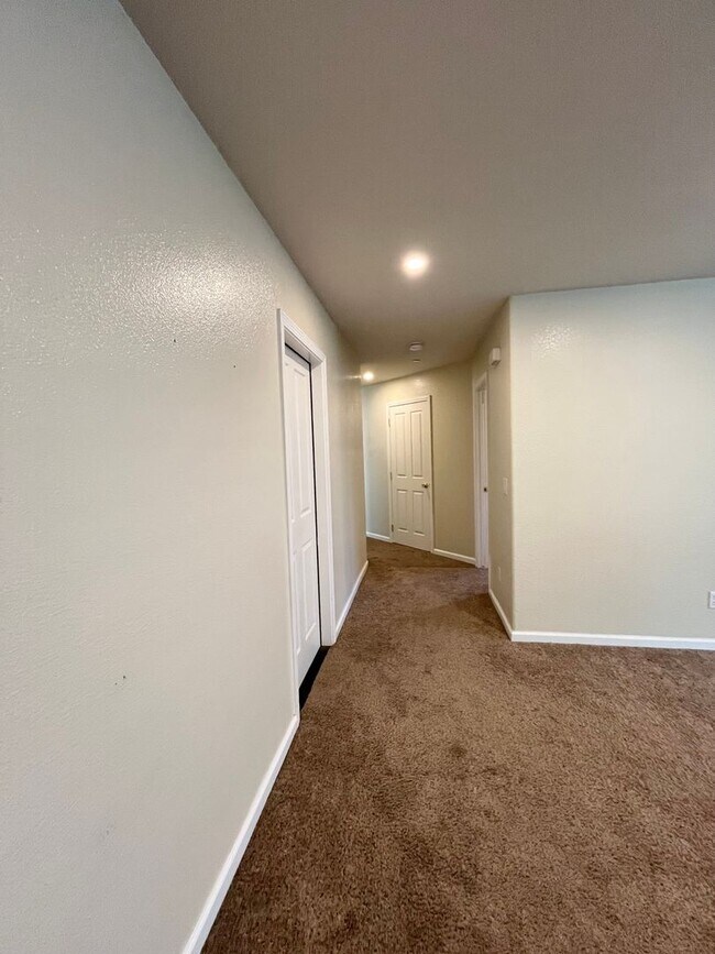 Foto del edificio - Beautiful 4 Bedroom 2 Bath single family h...