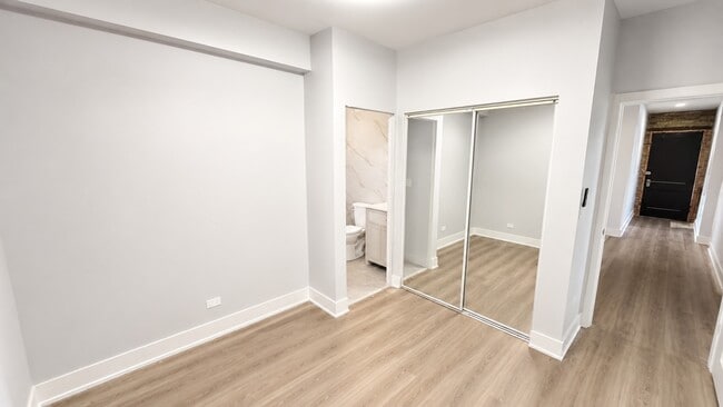Foto del edificio - 4830 W Belle Plaine Ave