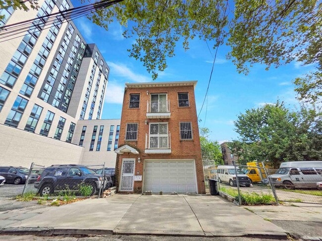 Building Photo - 14 Nevin St