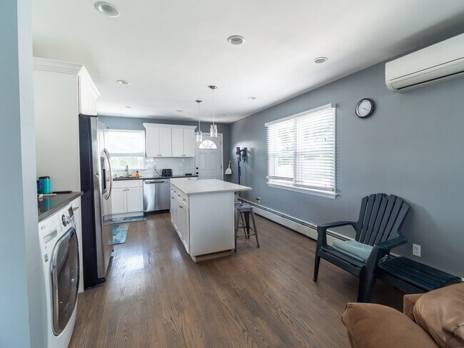 Kitchen open fl plan - 440 W William St
