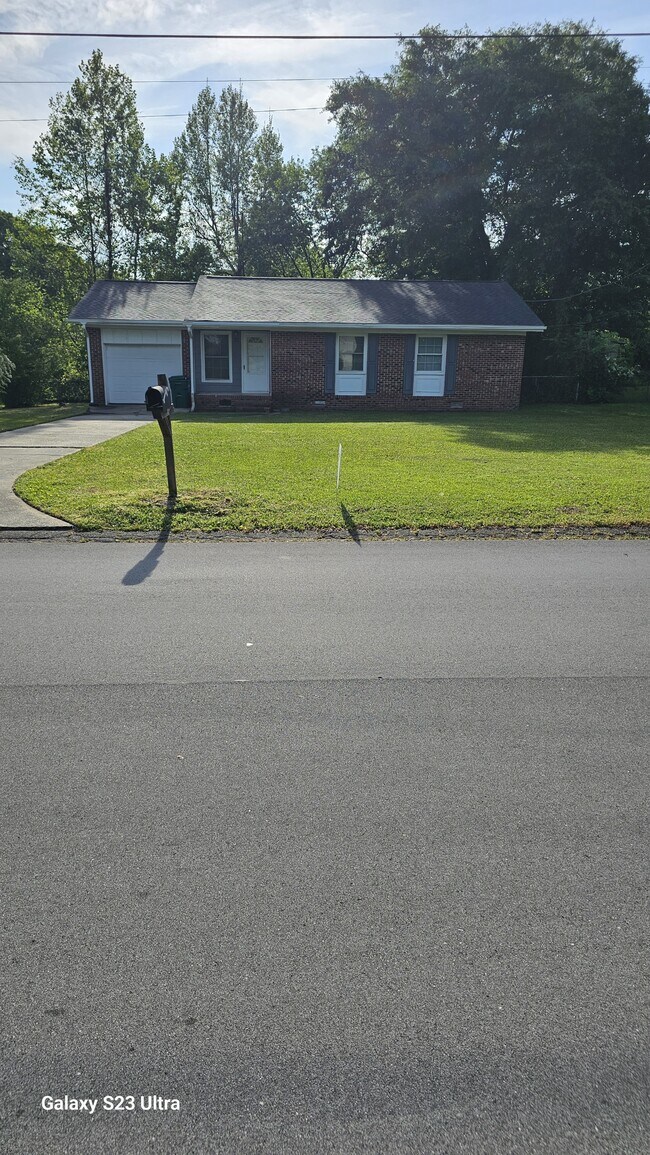 Building Photo - 204 Sterling Rd