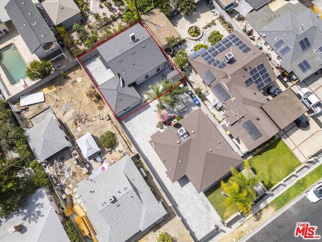 Foto del edificio - 6635 Riverton Ave