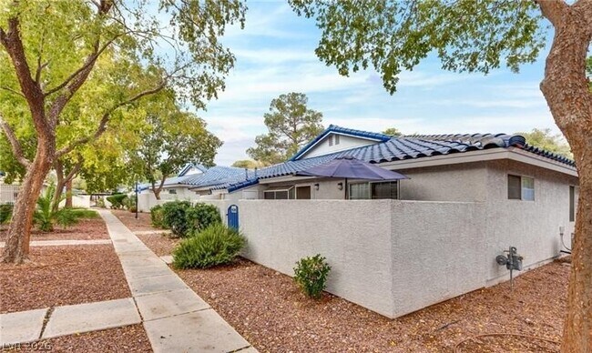 Foto del edificio - 2116 Willowbury Dr
