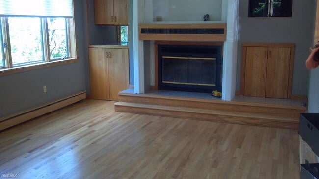 Building Photo - 3 br, 3 bath House - 94 hungerford road it...