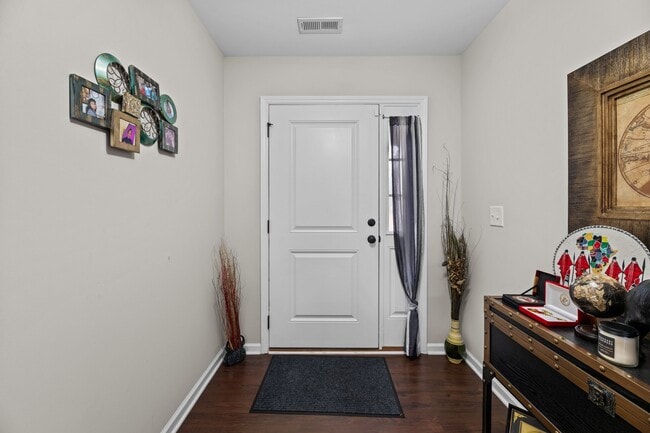 Building Photo - 211 Lynden Ln