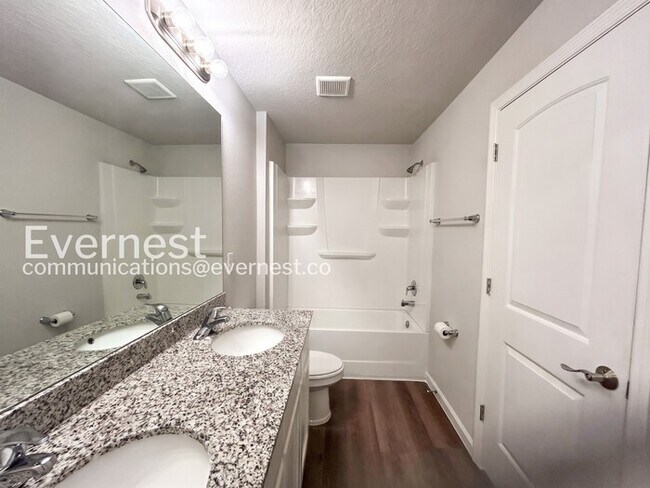 Foto del edificio - 8 Round Table Ln