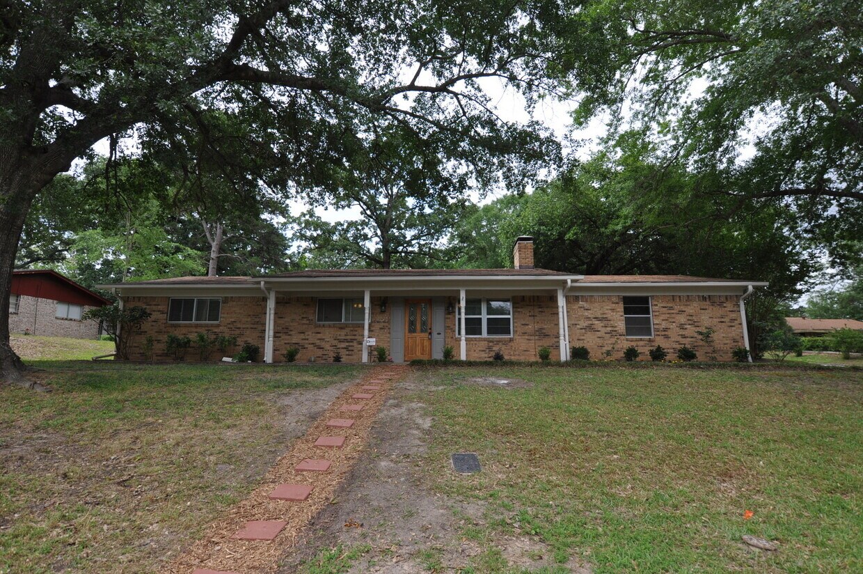 Primary Photo - Coming Soon! 3 bedroom in the heart of Sou...