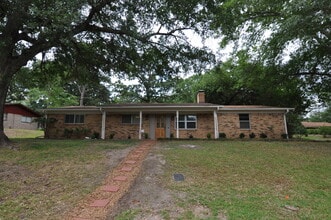 Building Photo - 301 Powell Dr