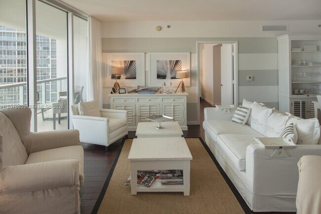 Foto del edificio - 465 Brickell Ave