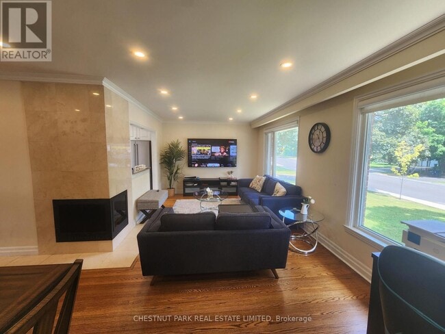 Photo du bâtiment - 184 Burbank Dr