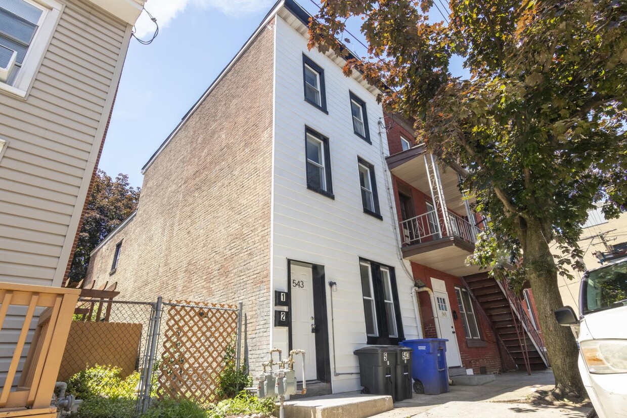 Primary Photo - 543 Spruce St