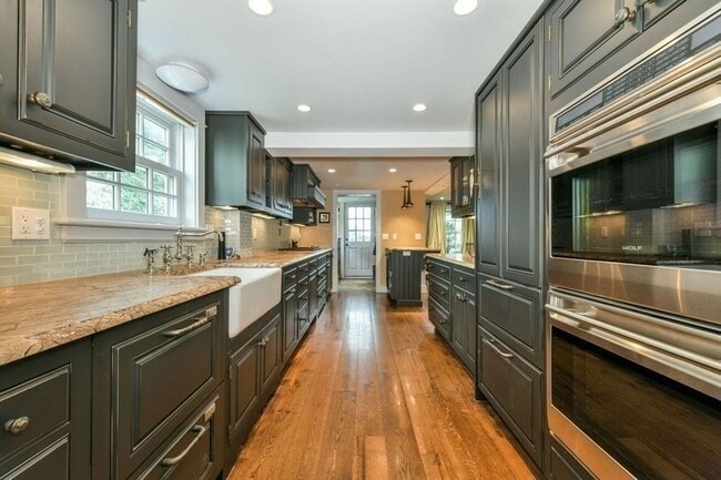 Building Photo - 7 Park Plz