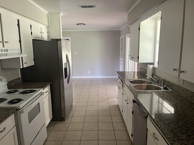 Foto del edificio - 2623 Chelsea Dr