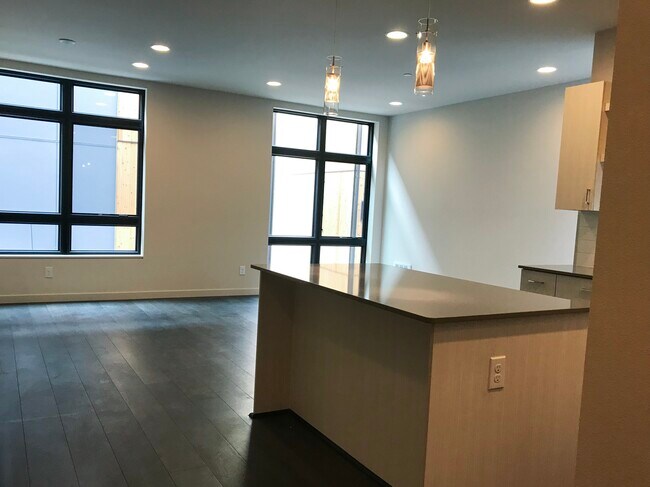 Building Photo - 3213 California Ave SW