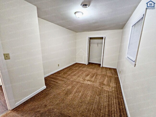 Foto del edificio - 702 Couch St
