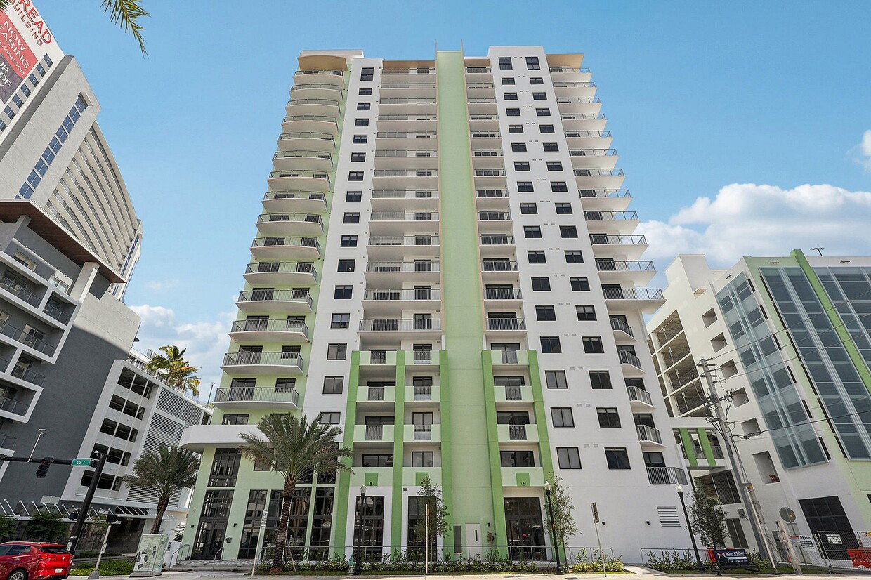 Primary Photo - The Tropic