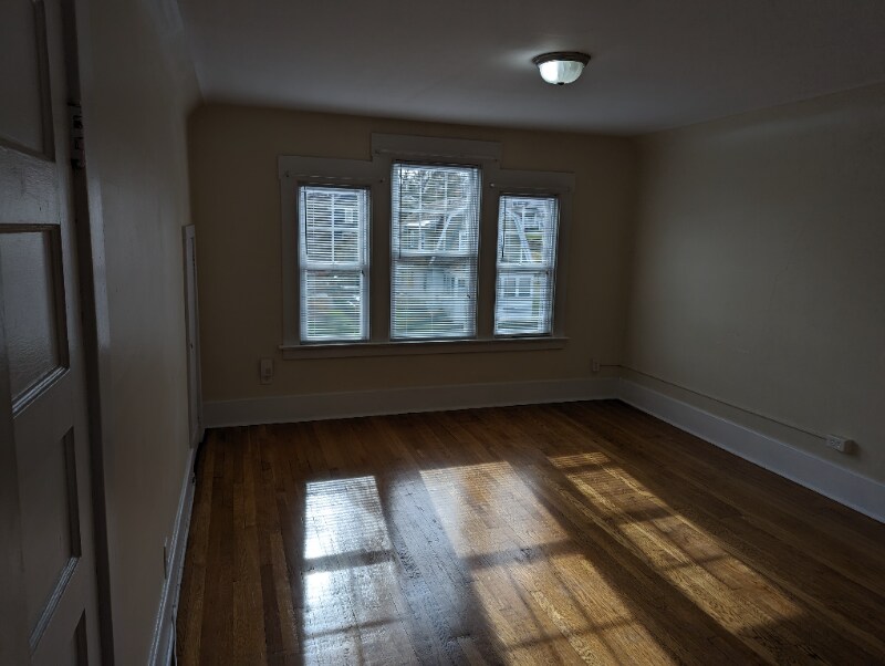 240 Gordon Ave Unit 3rd Floor, Syracuse, NY 13207 Room for Rent in