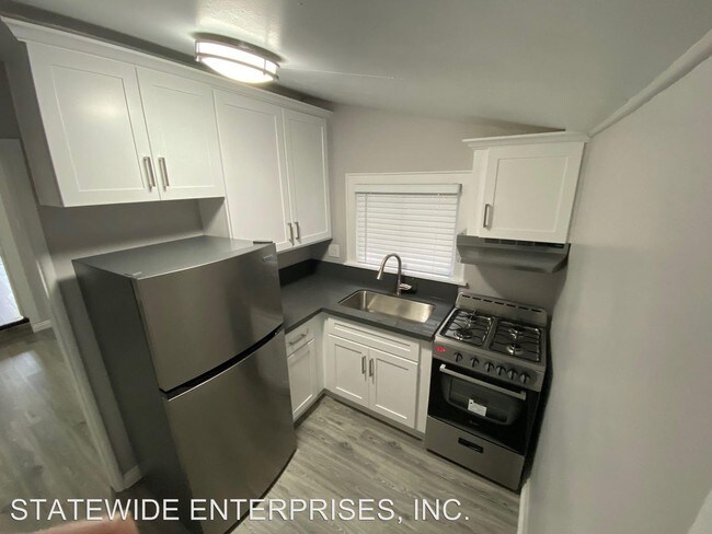 Foto del edificio - 1422-1426 W 10th Pl