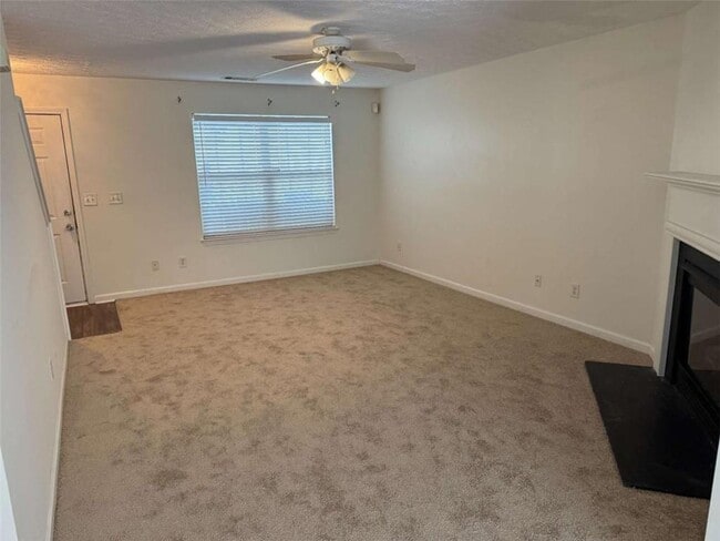 Building Photo - 356 Springbottom Dr SE
