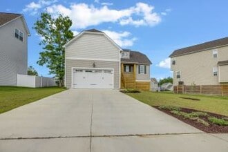 Building Photo - 305 Broadleaf Dr