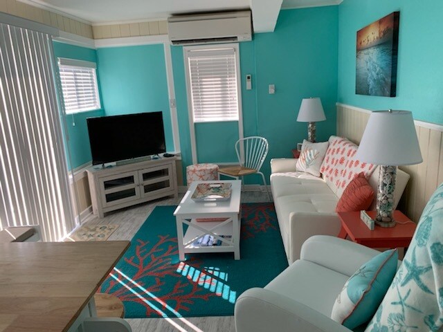 Living Room - 2401 Cottage Ave