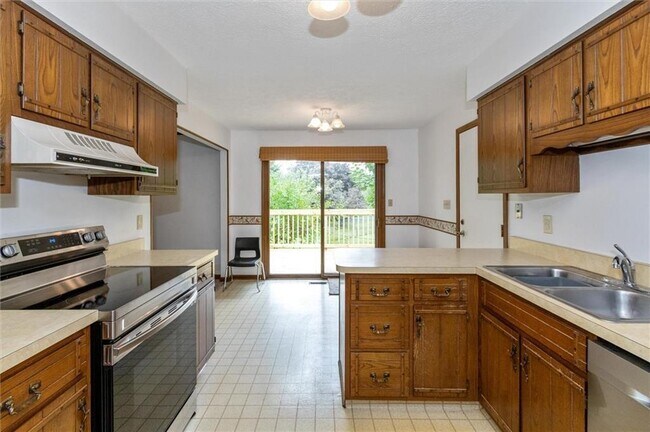 Building Photo - 12751 Wembly Rd