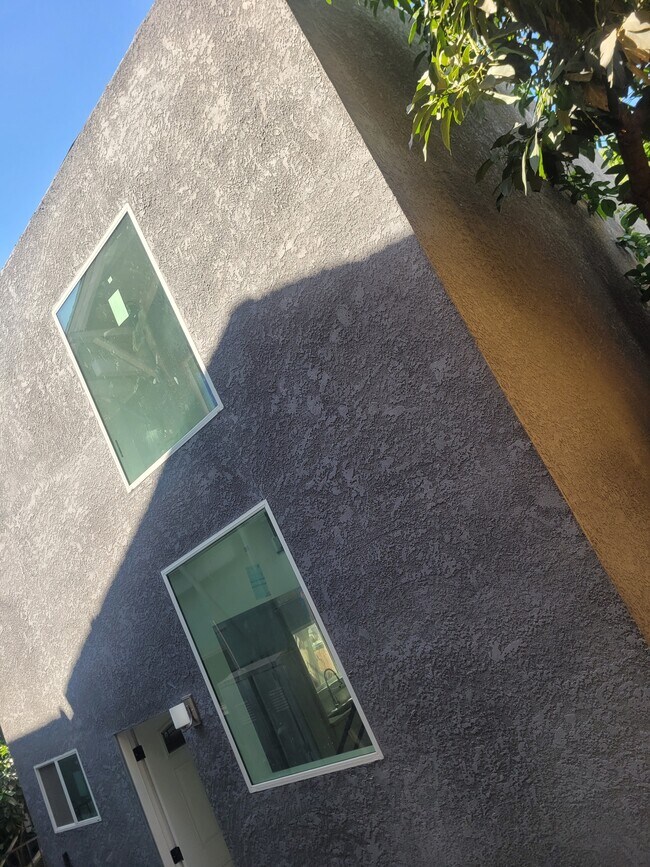 Building Photo - 263 S Coronado St