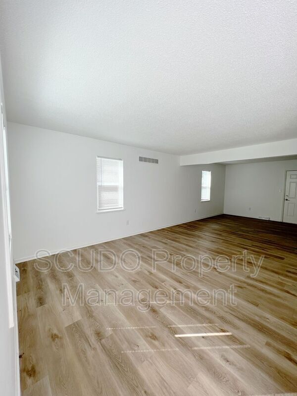 Building Photo - 9608 Hadley Dr