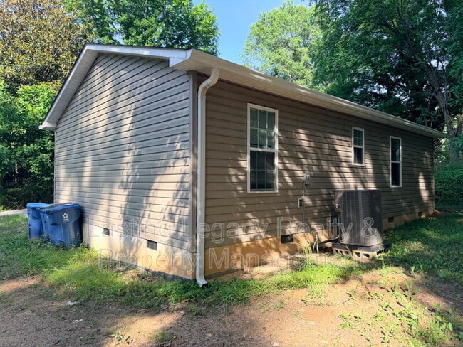 Building Photo - 134 Spruce St