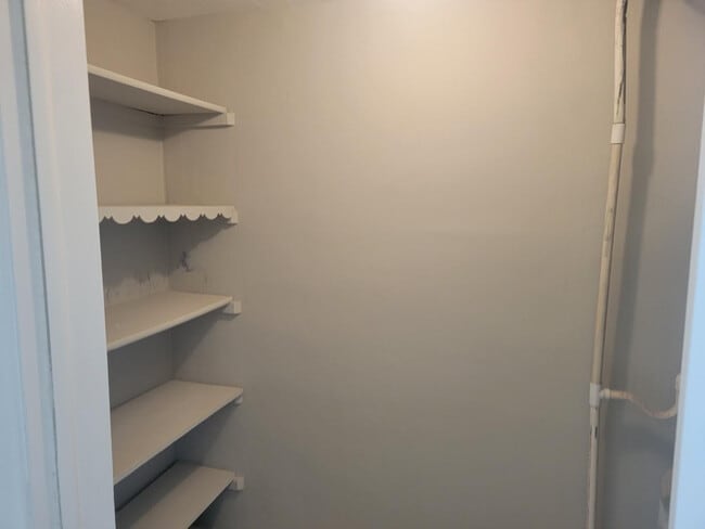 Building Photo - 2100 Diana Dr