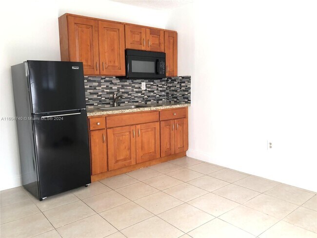 Building Photo - 6930 Southwest 22nd Street Apt #BACK, Miam...