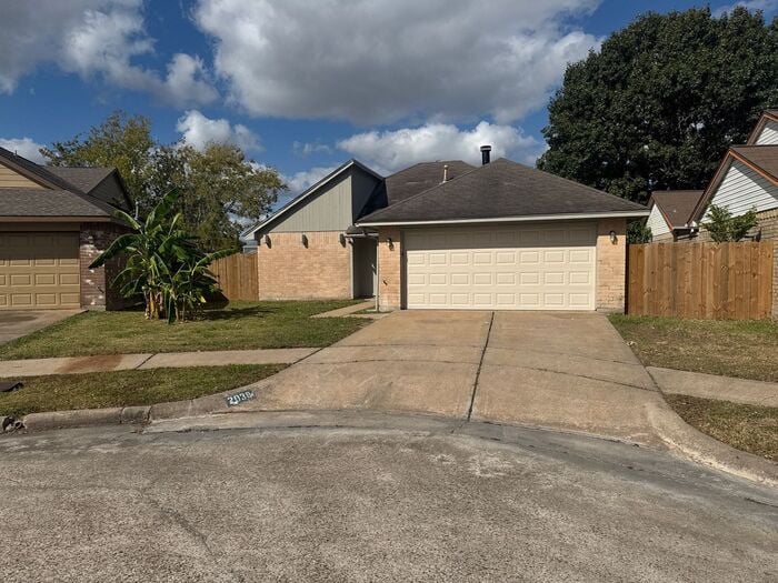 Foto principal - 2038 Woodland Hills Dr