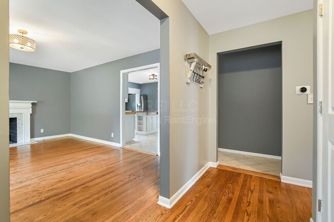 Photo - 206 Daisy Ln House