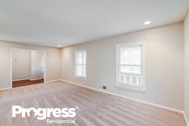 Foto del edificio - 6840 Womack Ct NW